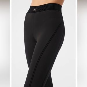 NWOT- Alo Yoga Airlift High-Waist 7/8 Line Up Legging